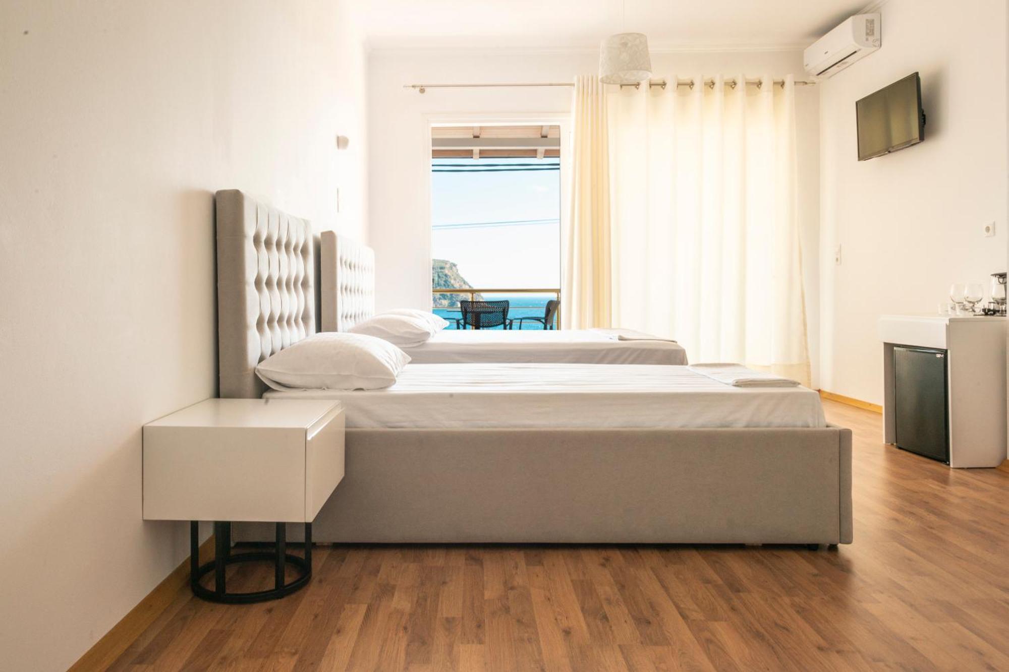 Ionio Rooms Himarë Dış mekan fotoğraf