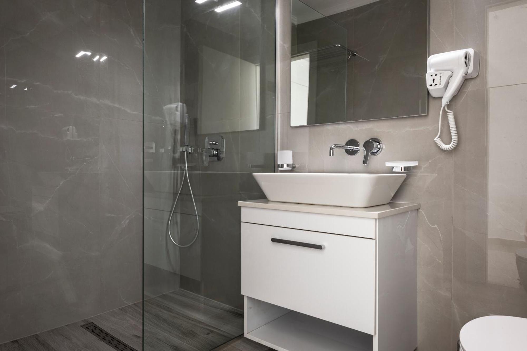 Ionio Rooms Himarë Dış mekan fotoğraf